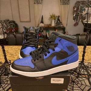 Jordan mid 1 like new